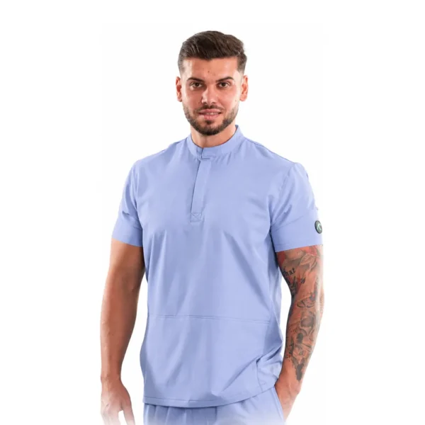 Bluză medicală pentru bărbați cu guler tunică și închidere ascunsă, culoare Baby blue