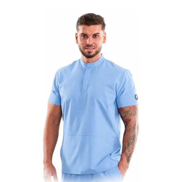 Bluză medicală pentru bărbați cu guler tunică și închidere ascunsă, culoare Blue ashes