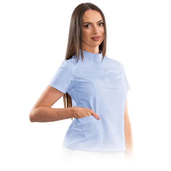 Bluză medicală damă smart line cu guler tip tunică, culoare Baby blue