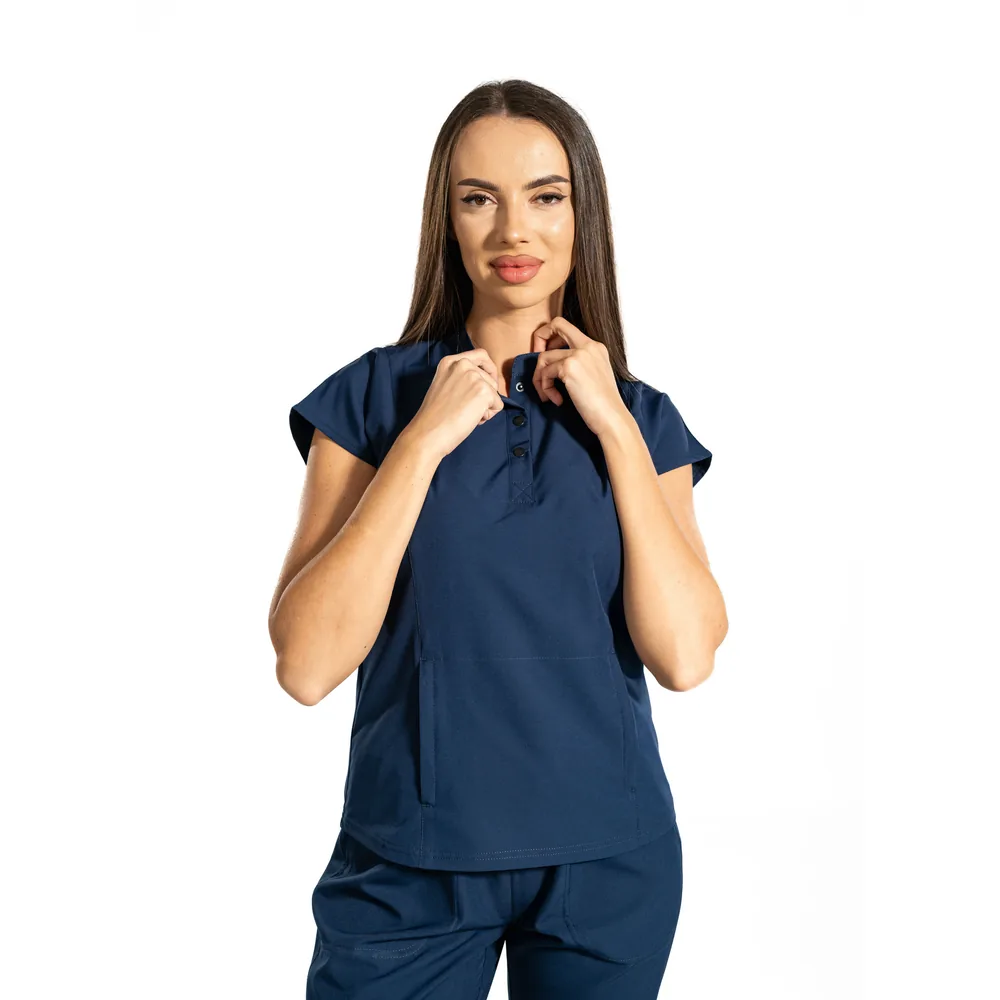 Bluză medicală damă Urban Tech cu guler tunică și buzunar marsupiu, culoare Classic navy, detaliu față