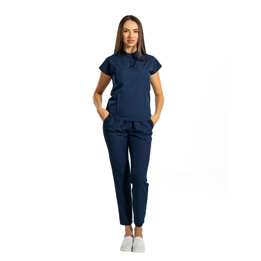 Bluză medicală damă Urban Tech cu guler tunică și buzunar marsupiu, culoare Classic navy, ținută completă